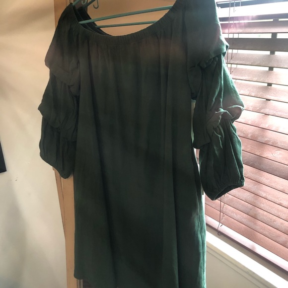 Lulus Green Dress with ruffled sleeves - Picture 2 of 4